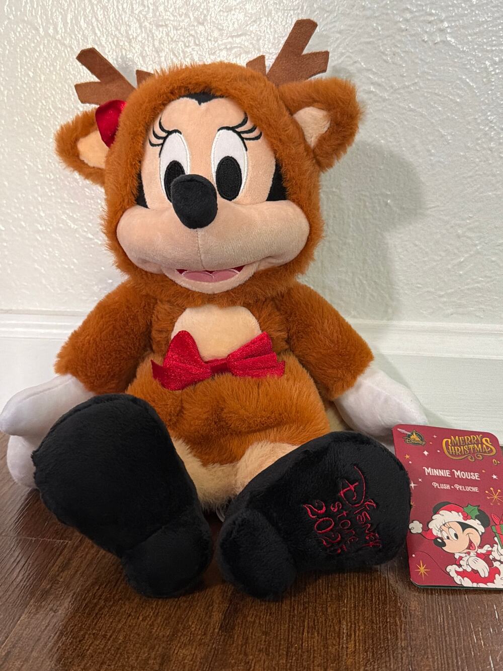 DISNEY STORE MINNIE REINDEER HOLIDAY PLUSH NWT